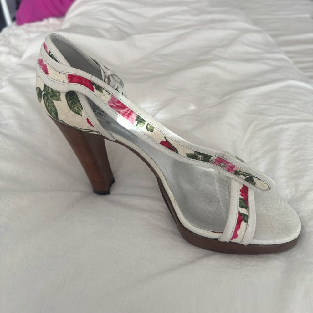 Dolce & Gabbana floral, wooden heels. USED